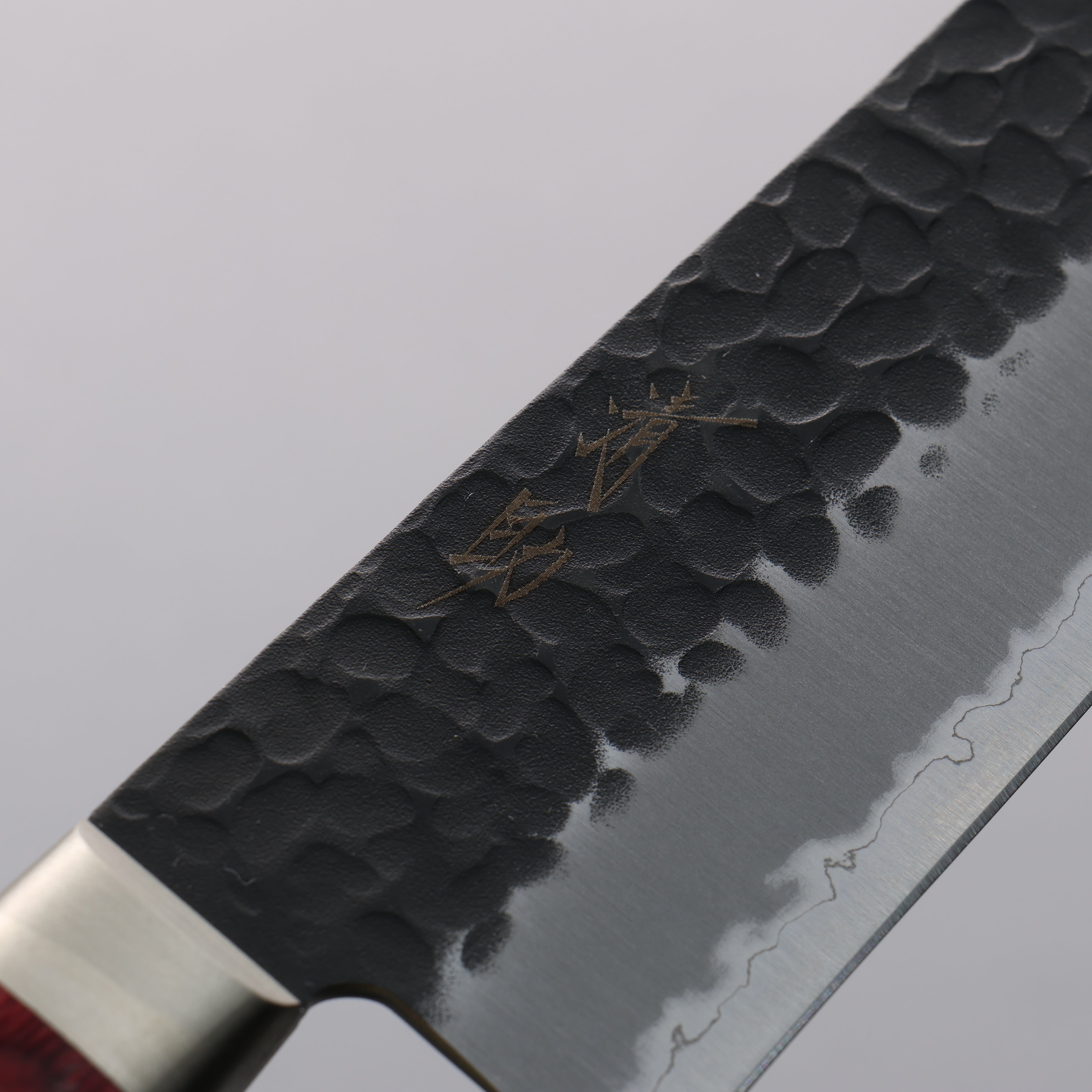 Seisuke Blue Super Hammered Black Finished Santoku 180mm Red Pakka wood Handle - Japanny - Best Japanese Knife