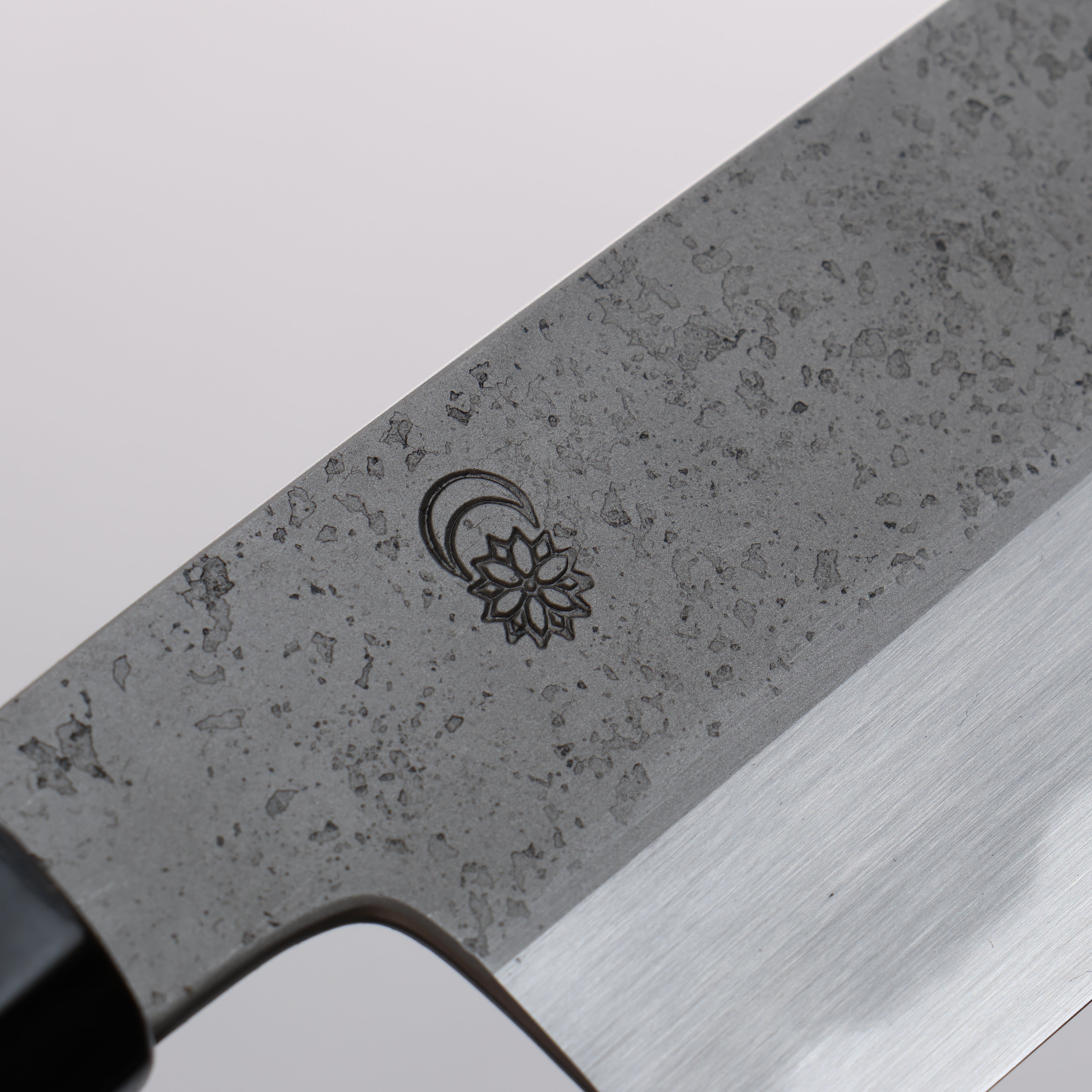 Kikuzuki White Steel No.2 Nashiji Santoku 180mm Magnolia Handle - Japanny - Best Japanese Knife