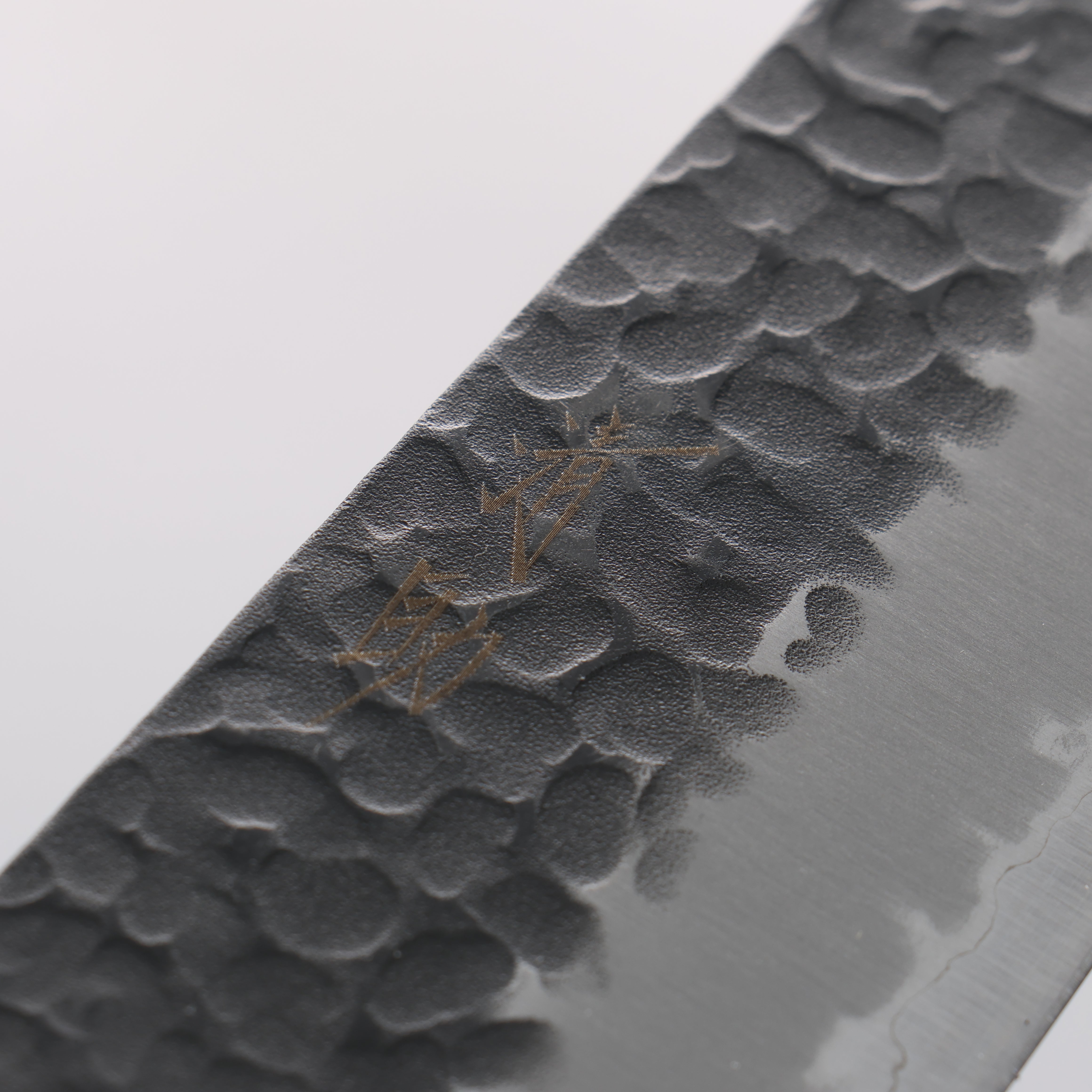 Seisuke Kurobeni Blue Super Hammered Kurouchi Santoku 185mm Red Pakka wood Handle - Japanny - Best Japanese Knife