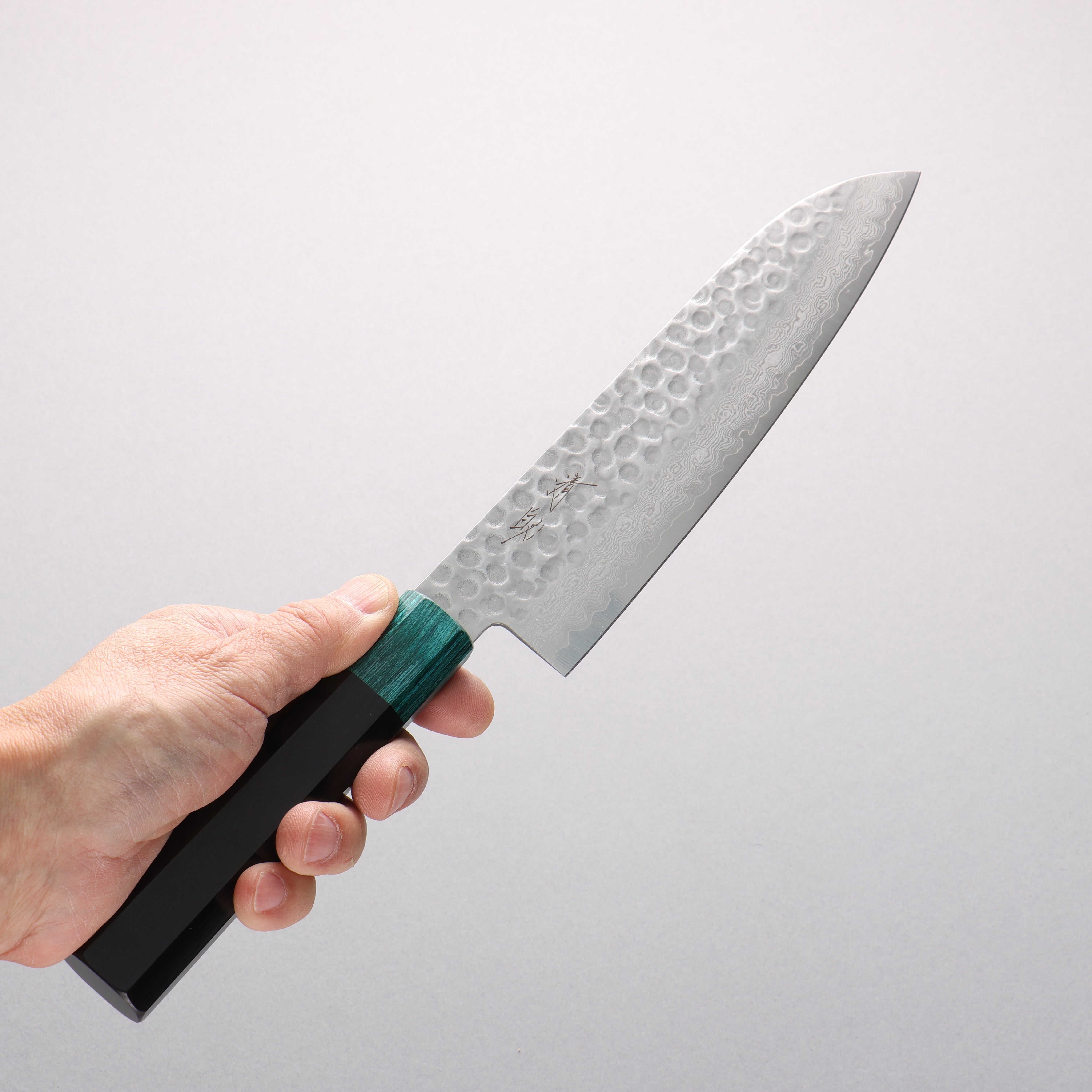 Seisuke VG10 Hammered Damascus Santoku 180mm Black Pakka wood(ferrule: Green Pakka wood) Handle - Japanny - Best Japanese Knife