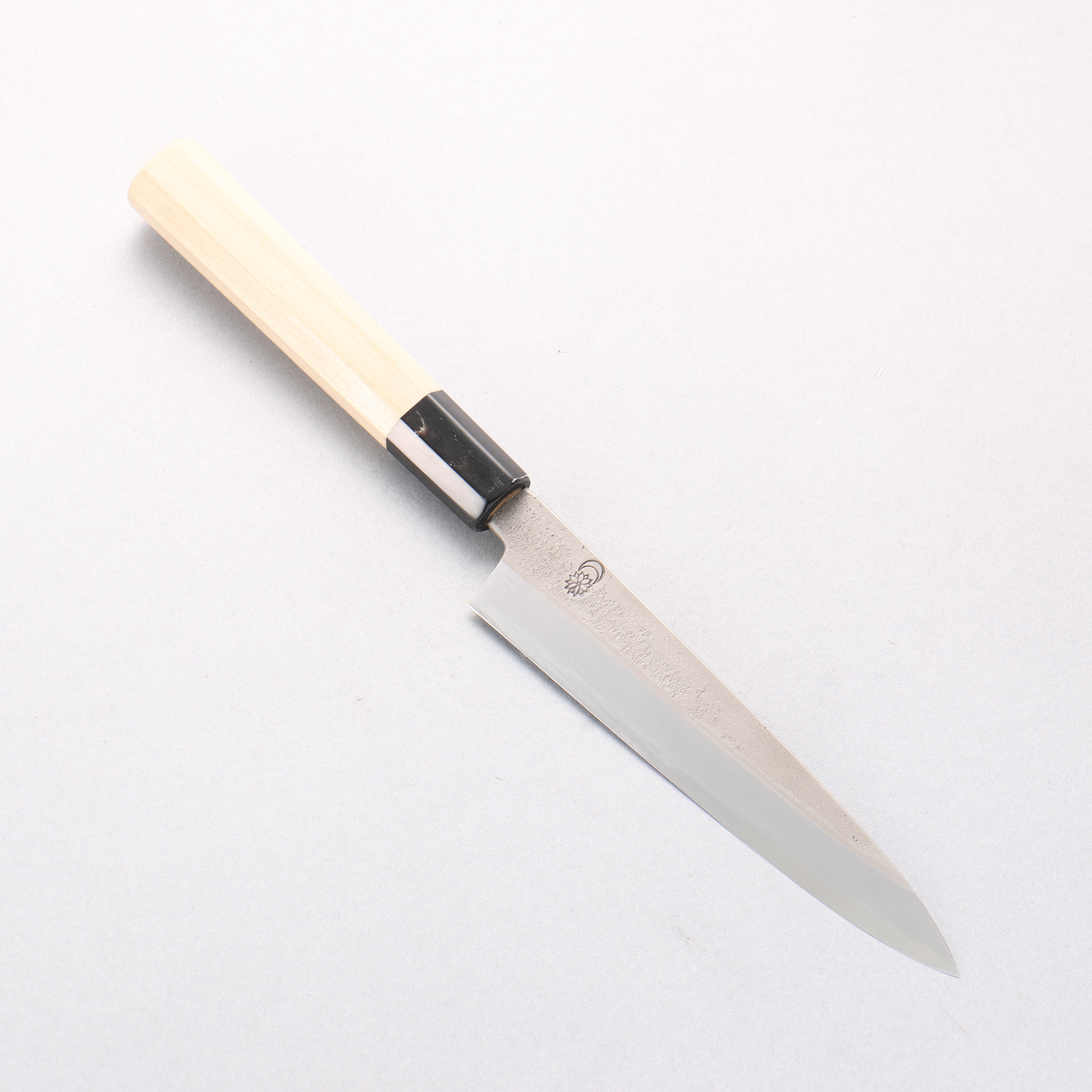 Cuchillo Kikuzuki de acero blanco n.° 2 Nashiji Petty-Utility de 150 mm con mango de magnolia