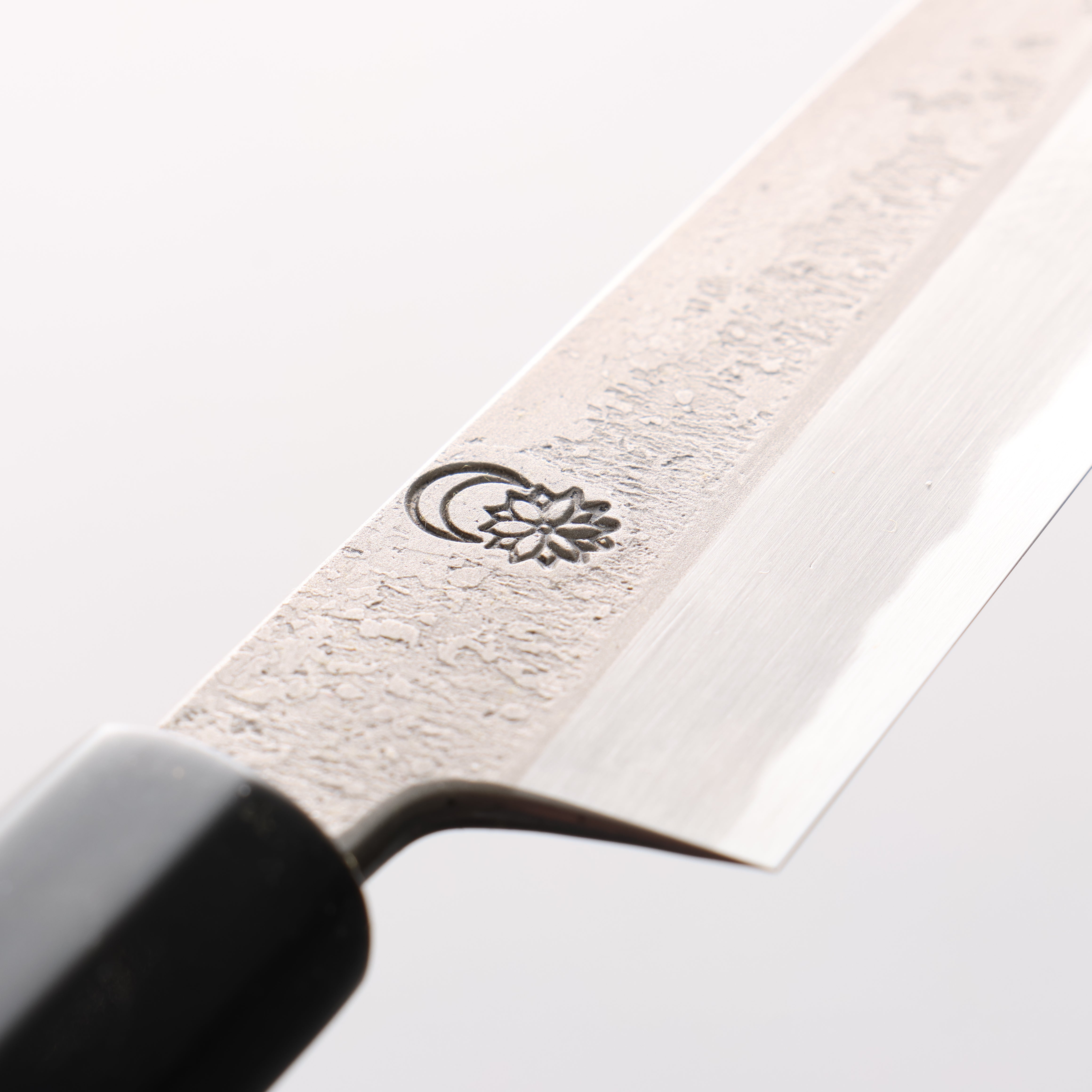 Cuchillo Kikuzuki de acero blanco n.° 2 Nashiji Petty-Utility de 150 mm con mango de magnolia