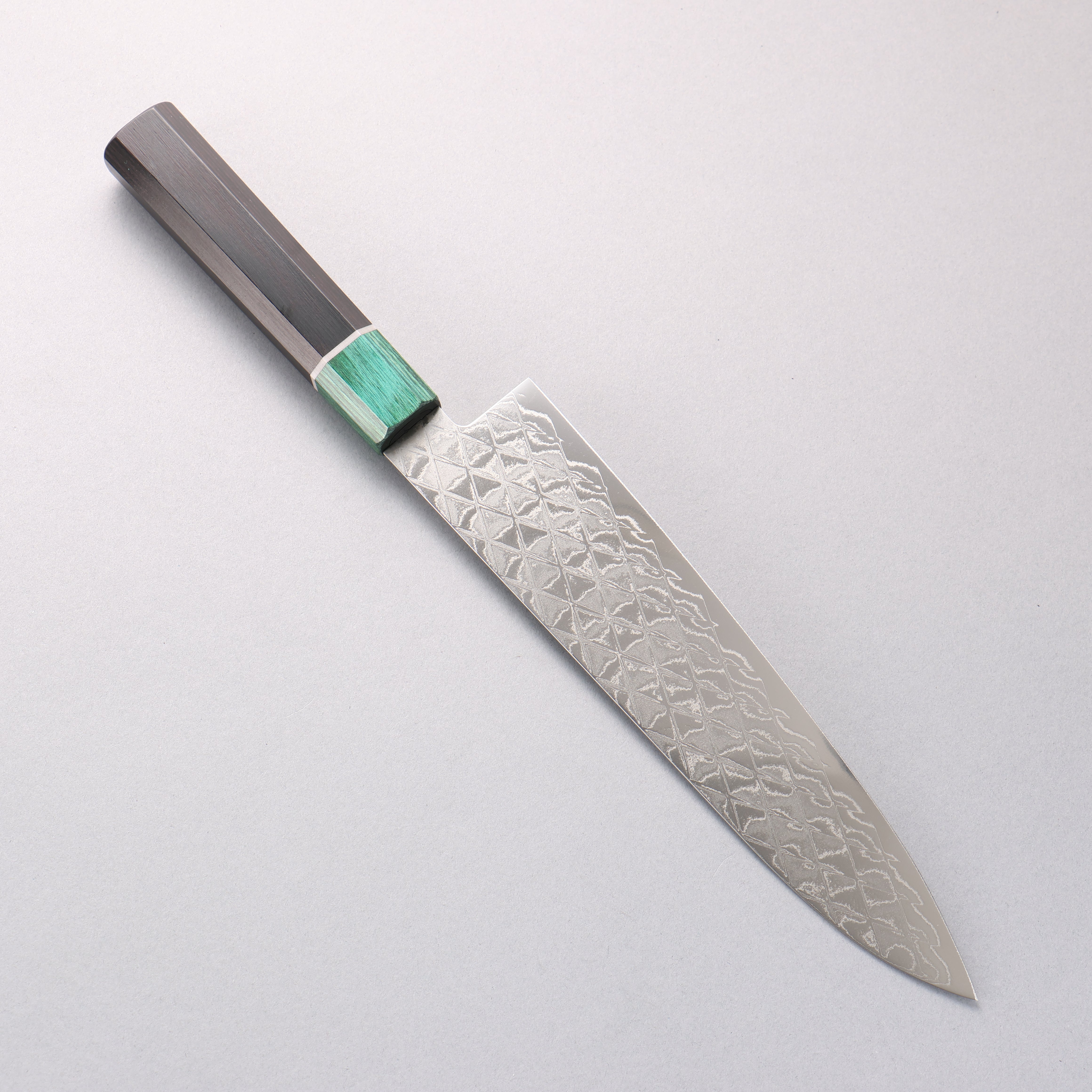 Seisuke AUS10 Espejo Gyuto cruzado 210 mm Mango de madera Pakka negra (virola: madera Pakka verde)