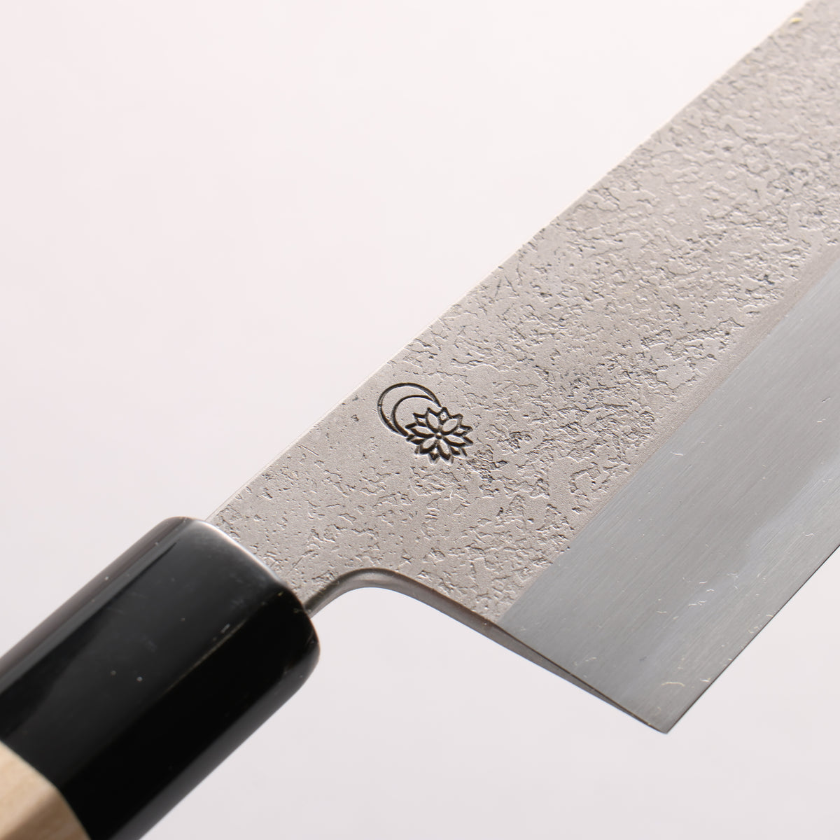 Kikuzuki White Steel No.2 Nashiji Kiritsuke Santoku 150mm Magnolia (Ferrule: Water Buffalo Horn) Handle