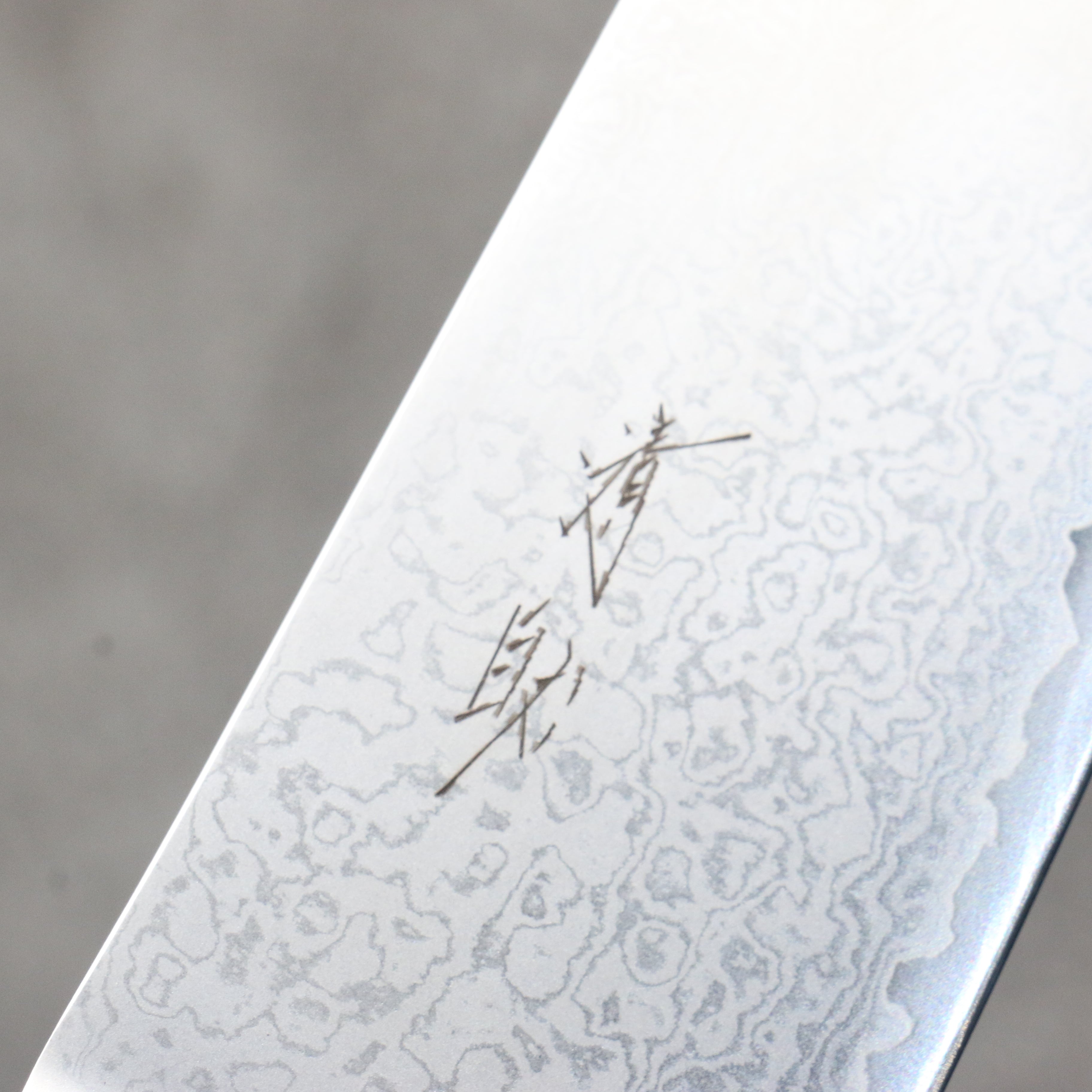 Seisuke VG5 Damascus Santoku 175mm Black Marbled Resin Handle - Japanny - Best Japanese Knife