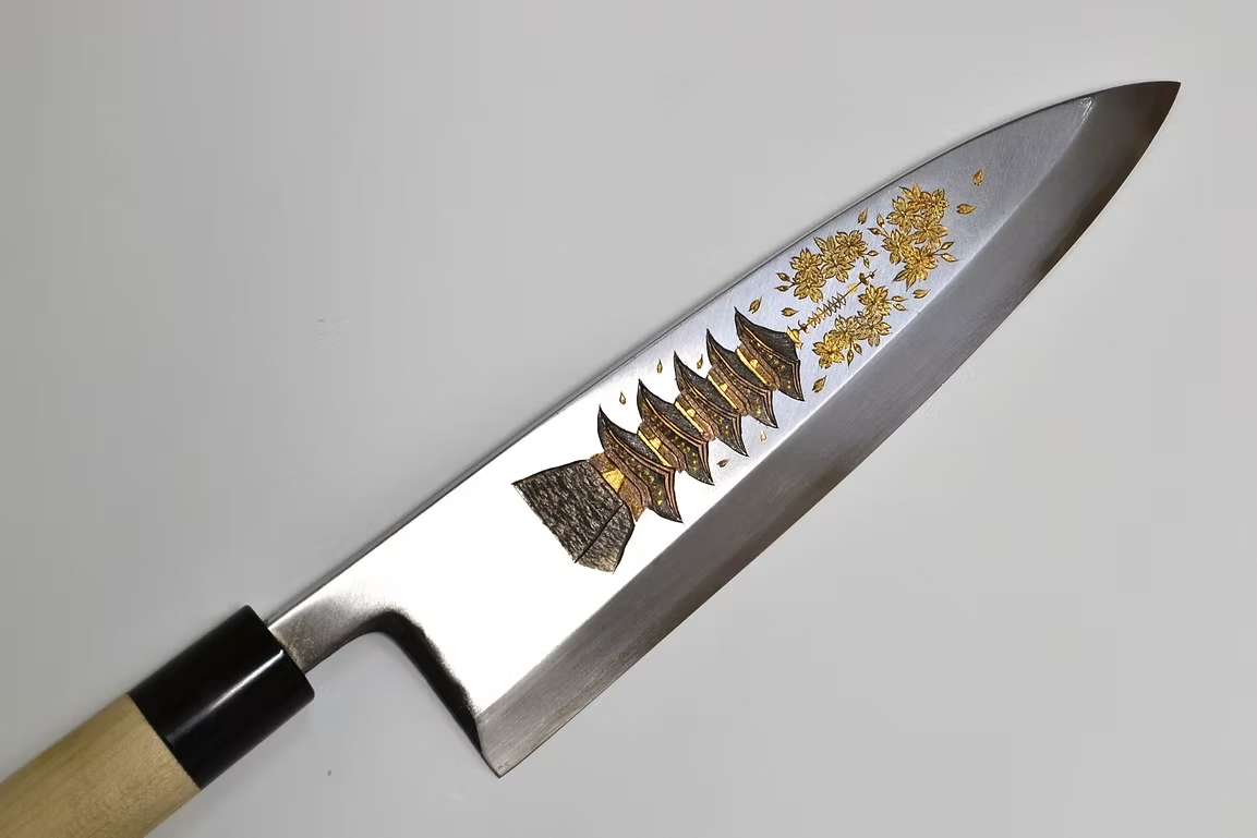 Sakai Takayuki Metal Decorated Engraving by Kubota Five-Storied Pagoda White Steel Kasumitogi Deba 240mm Magnolia (Ferrule: Water Buffalo Horn) Handle - Japanny - Best Japanese Knife