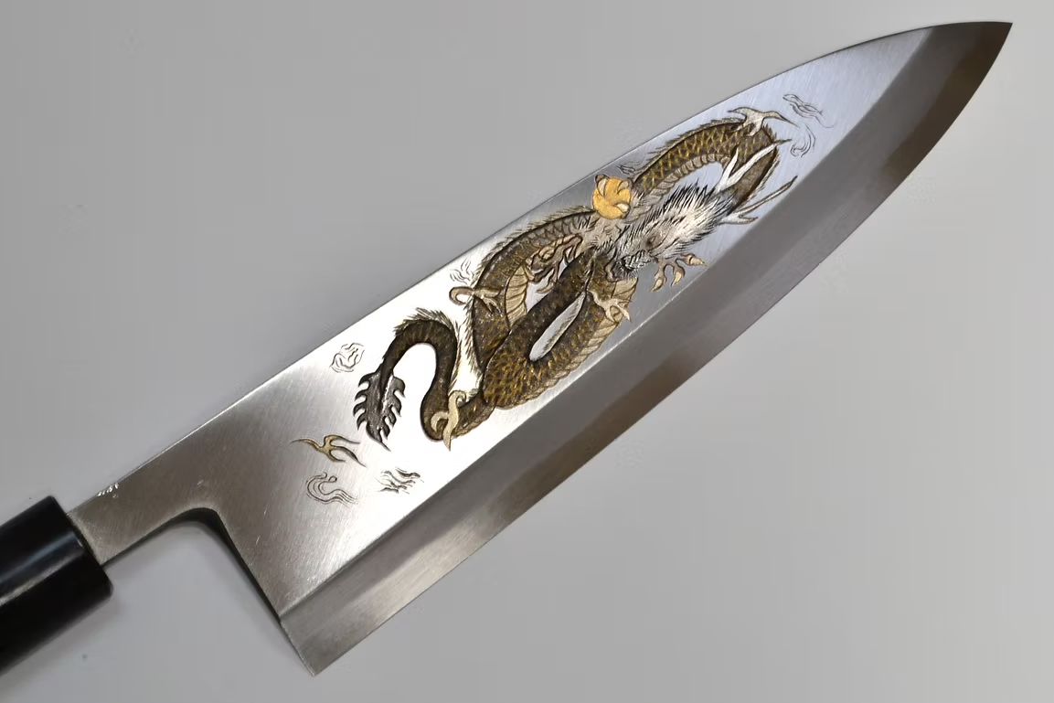 Sakai Takayuki Metal Decorated Engraving by Kubota The Dragon’s Gate White Steel Kasumitogi Deba 240mm Magnolia (Ferrule: Water Buffalo Horn) Handle - Japanny - Best Japanese Knife