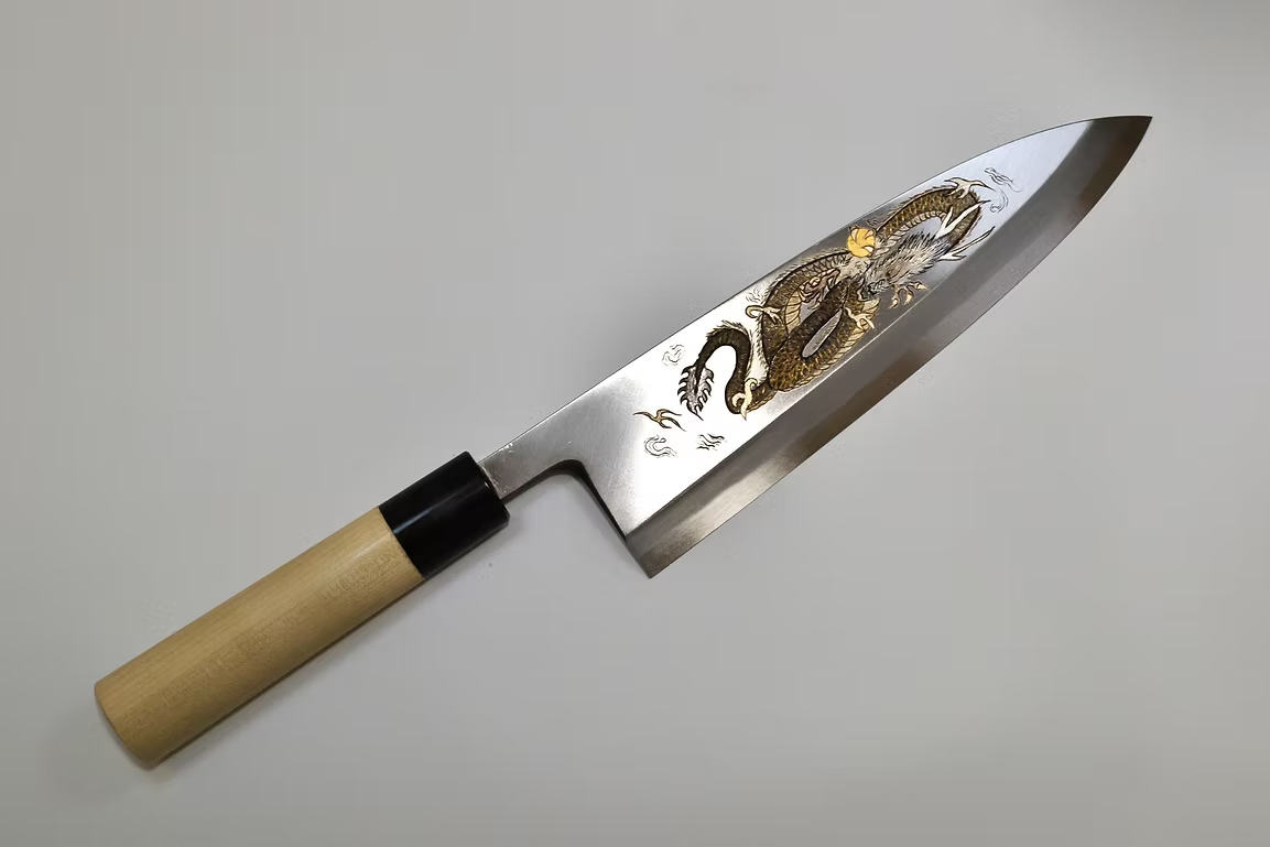 Sakai Takayuki Metal Decorated Engraving by Kubota The Dragon’s Gate White Steel Kasumitogi Deba 240mm Magnolia (Ferrule: Water Buffalo Horn) Handle - Japanny - Best Japanese Knife