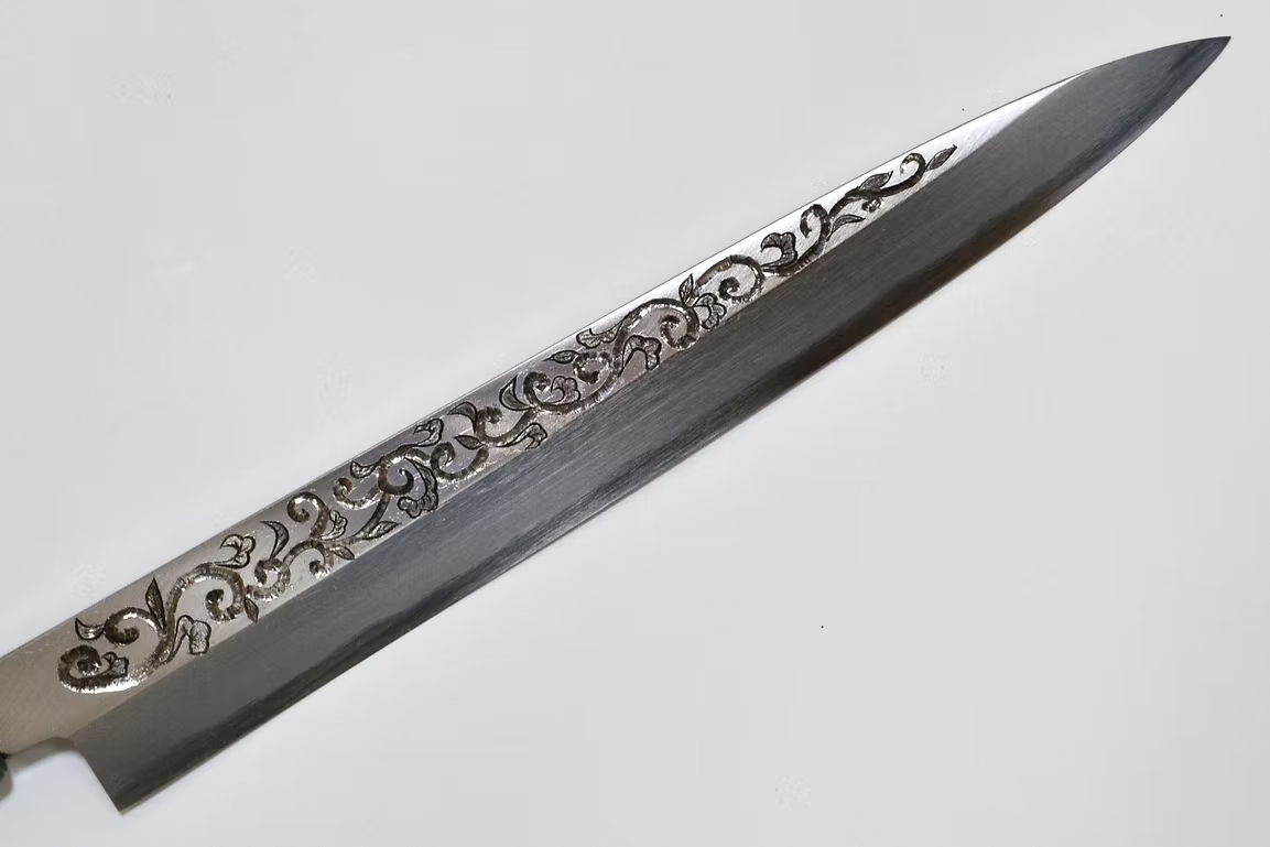 Sakai Takayuki Metal Decorated Engraving by Kubota Karakusa White Steel Kasumitogi Yanagiba 270mm Magnolia (Ferrule: Water Buffalo Horn) Handle - Japanny - Best Japanese Knife