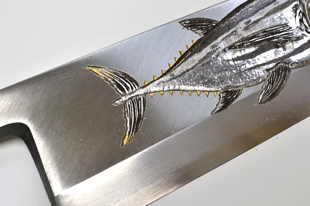 Sakai Takayuki Metal Decorated Engraving by Kubota Tuna White Steel Kasumitogi Deba 240mm Magnolia (Ferrule: Water Buffalo Horn) Handle - Japanny - Best Japanese Knife