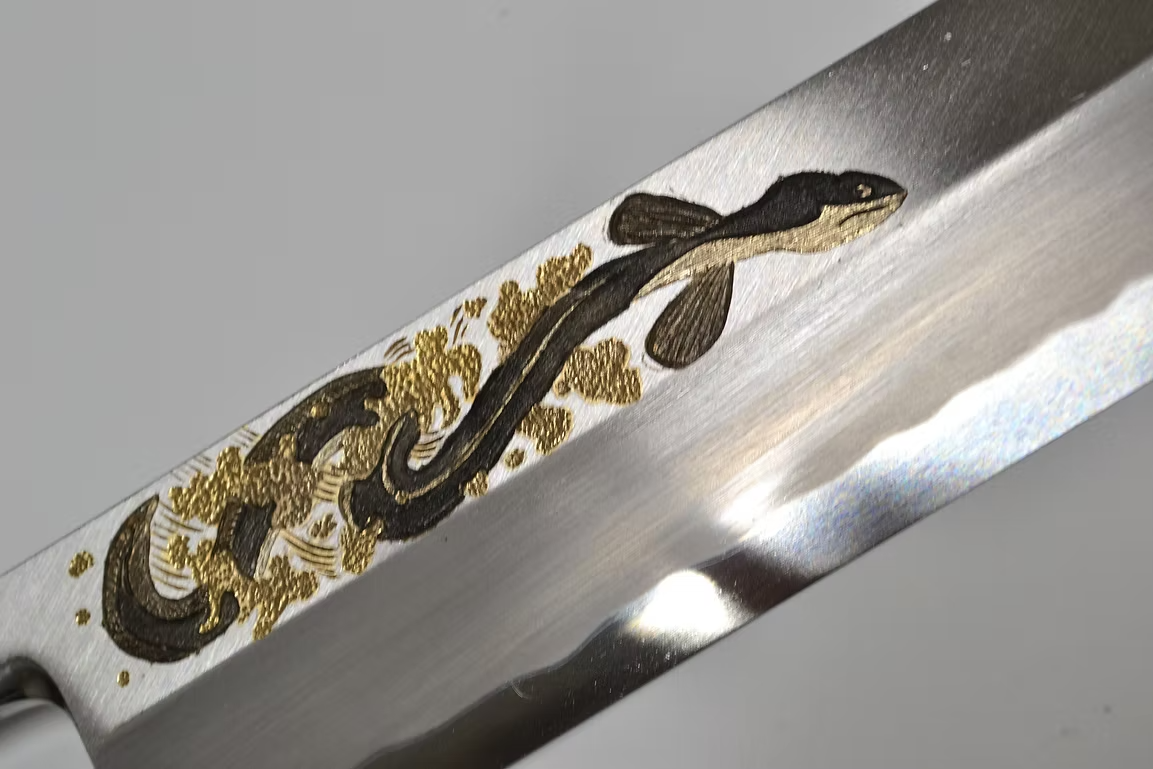 Sakai Takayuki Metal Decorated Engraving by Kubota Eel White Steel No.2 Kasumitogi Eel Knife 210mm Magnolia (Ferrule: Water Buffalo Horn) Handle - Japanny - Best Japanese Knife