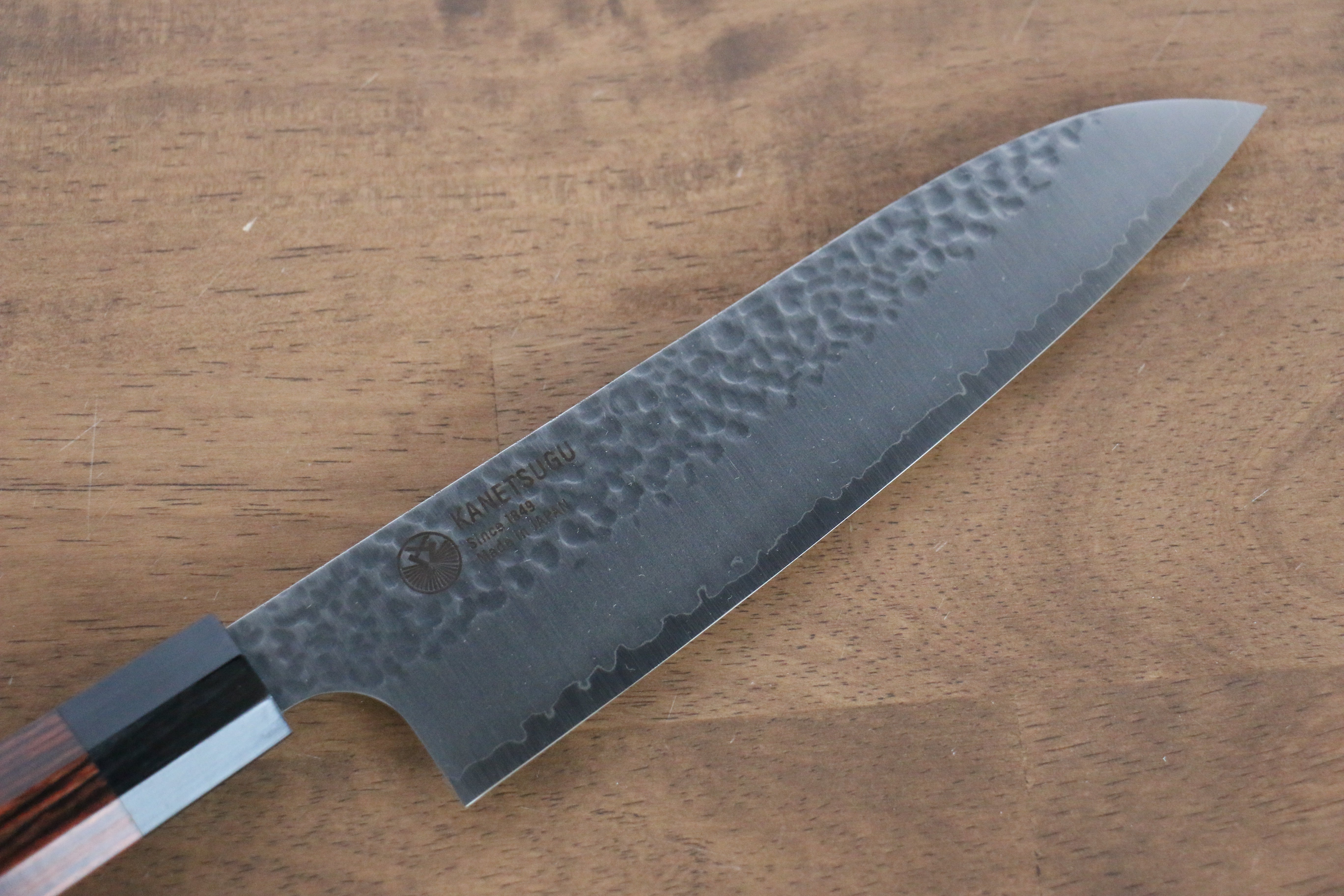 Seki Kanetsugu Heptagon Wood VG10 Hammered Santoku 170mm Pakka wood (heptagonal) Handle - Japanny - Best Japanese Knife