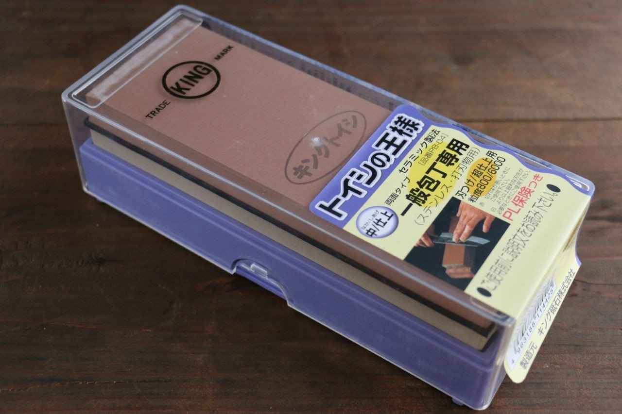 King Two Sided Sharpening Stone with Plastic Base - #800 & #6000 - Japanny - Best Japanese Knife