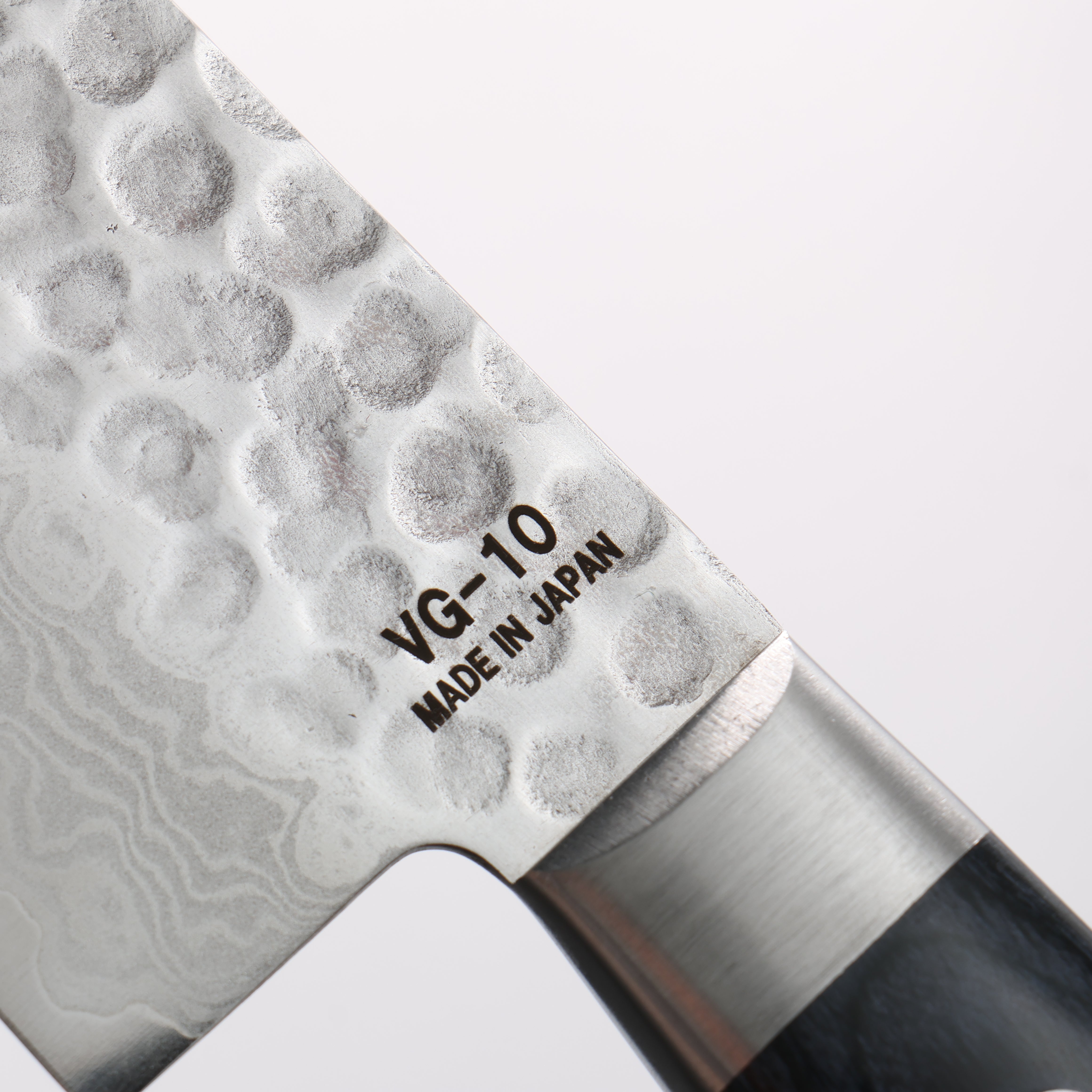 Higuchi VG10 Hammered Damascus Santoku 180mm Blue Pakka wood Handle - Japanny - Best Japanese Knife