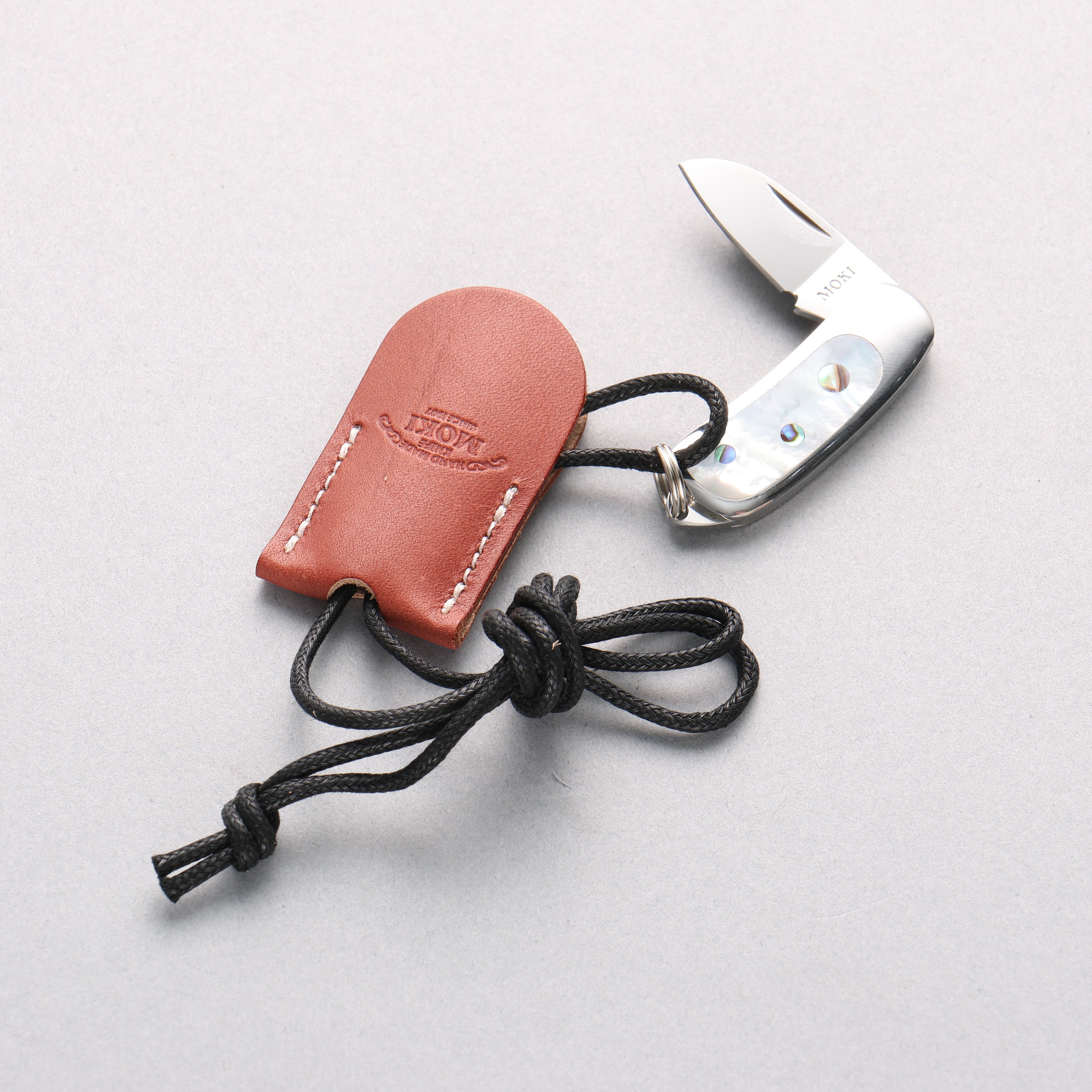 Moki Mini Pendant Pocket Knife w/ White Mother of Pearl and Abalone Circles - Japanny - Best Japanese Knife