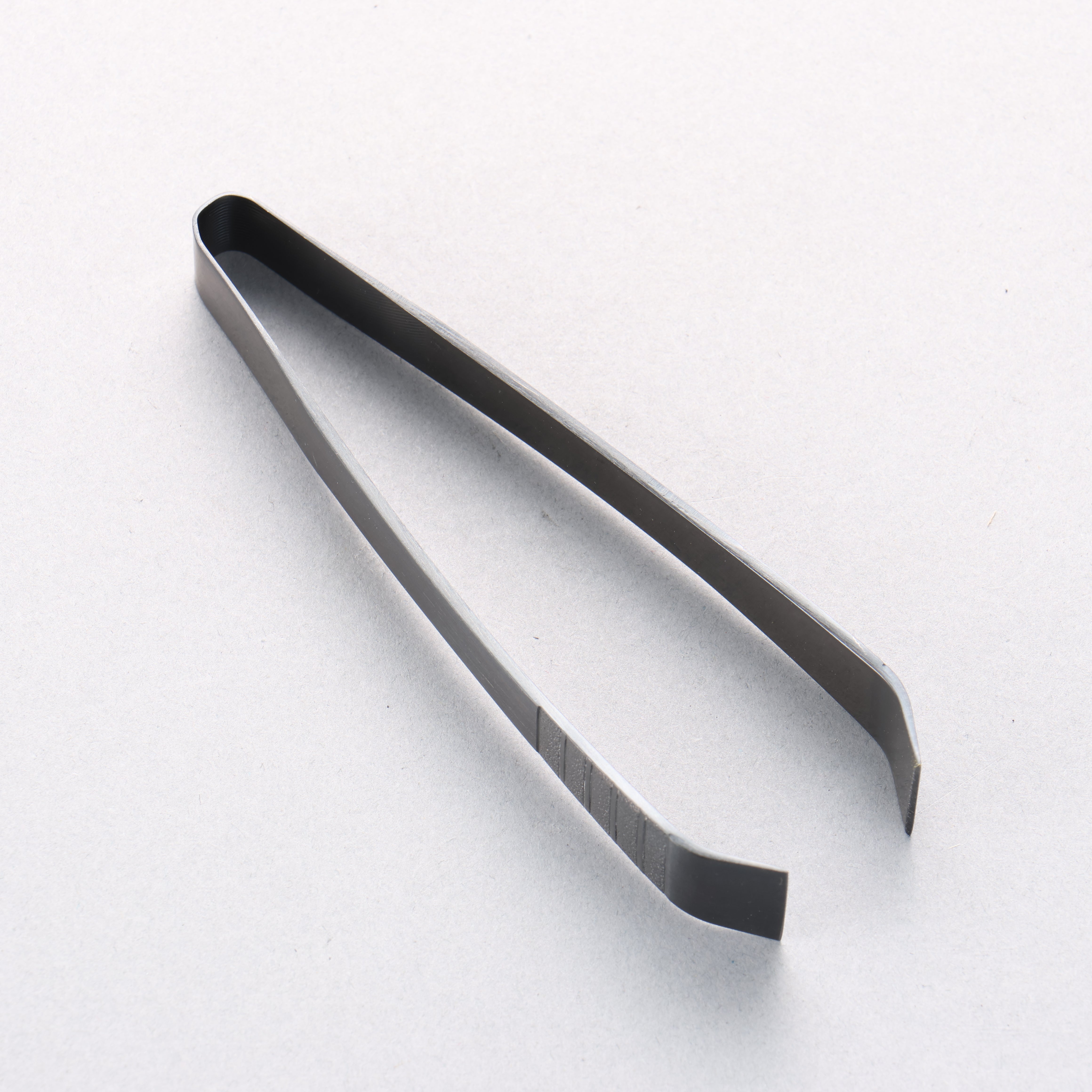 Rounded (Kanto Style) Black Oxidized with anti-slip Steel Fishbone Tweezers 120mm - Japanny - Best Japanese Knife