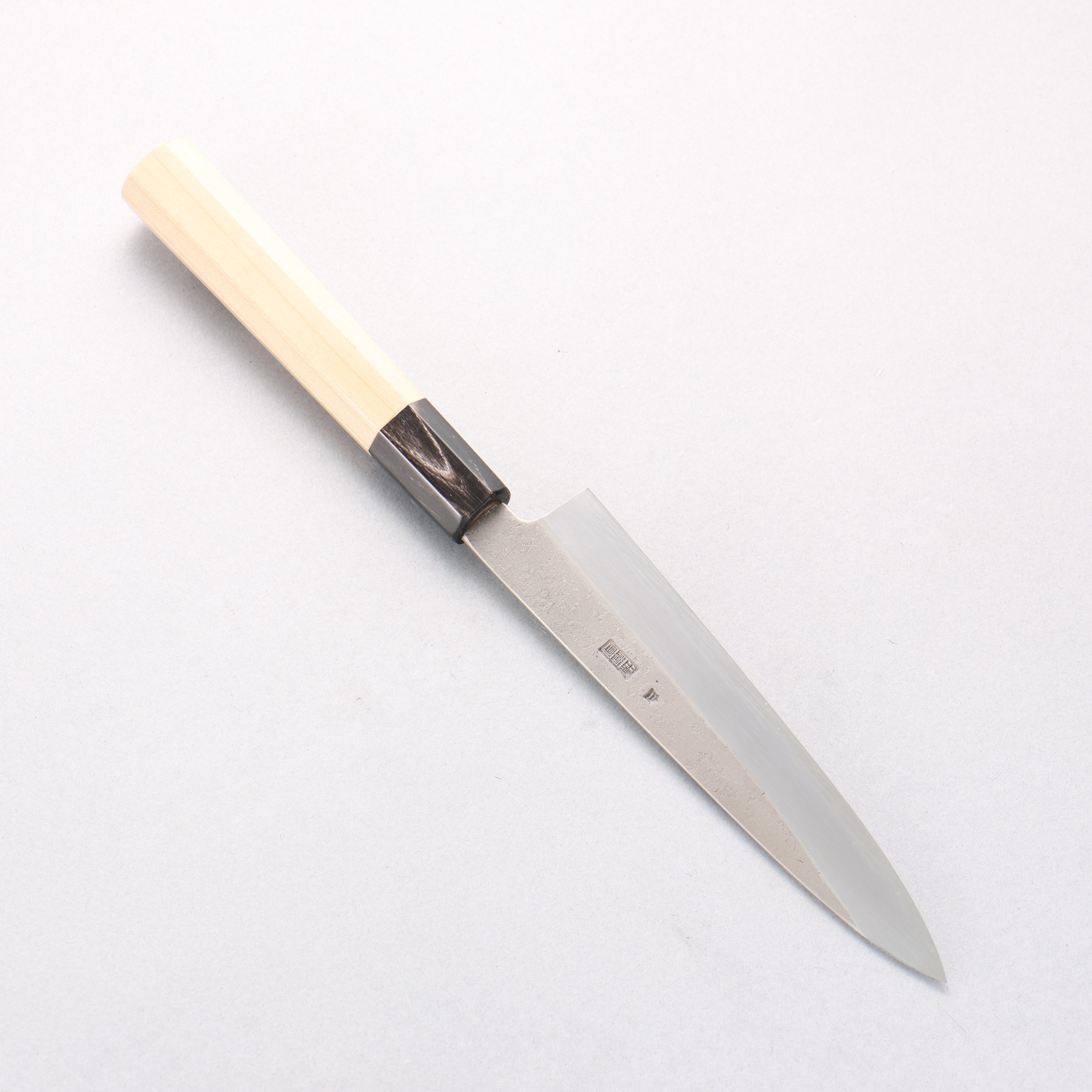Cuchillo Kikuzuki de acero blanco n.° 2 Nashiji Petty-Utility de 150 mm con mango de magnolia