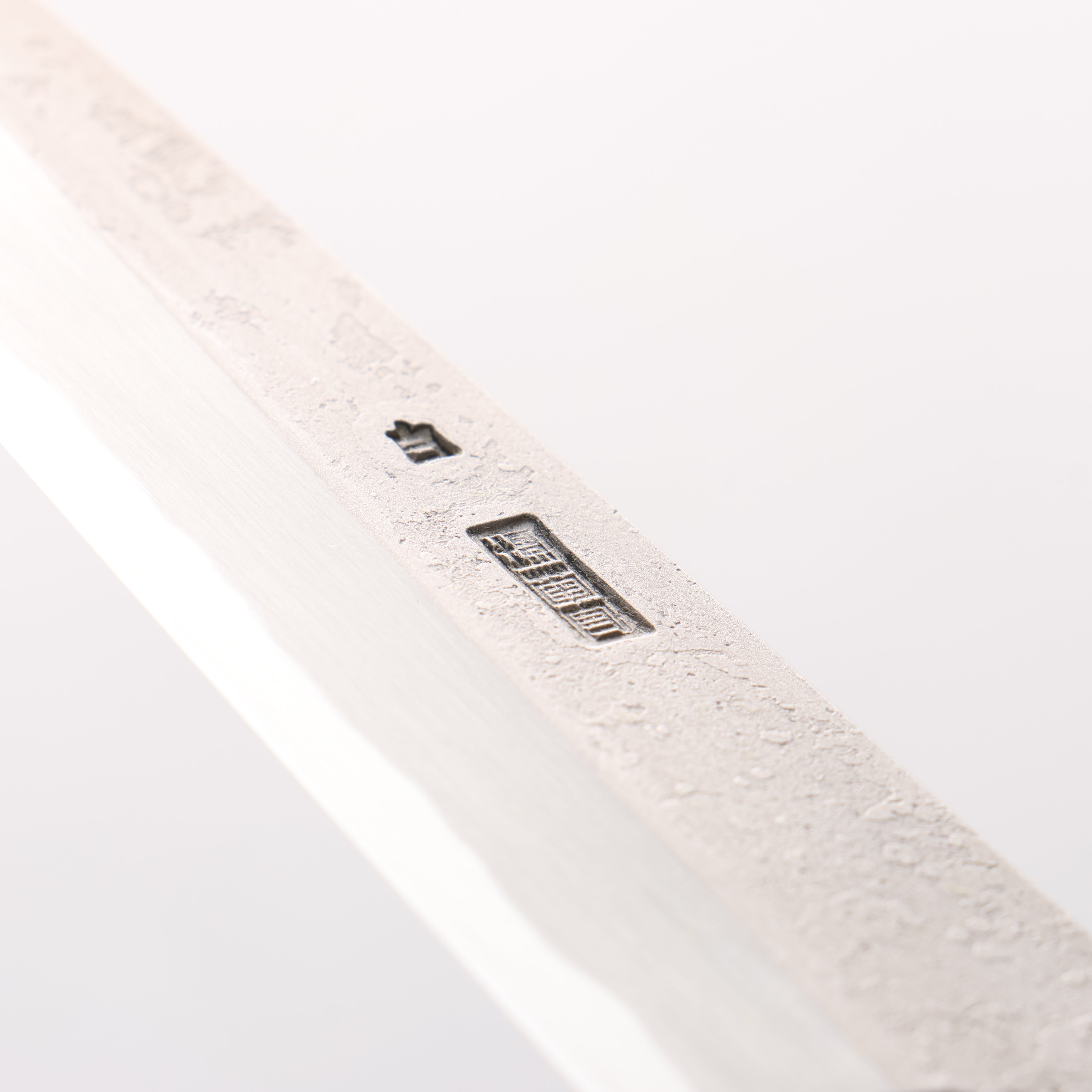 Cuchillo Kikuzuki de acero blanco n.° 2 Nashiji Petty-Utility de 150 mm con mango de magnolia