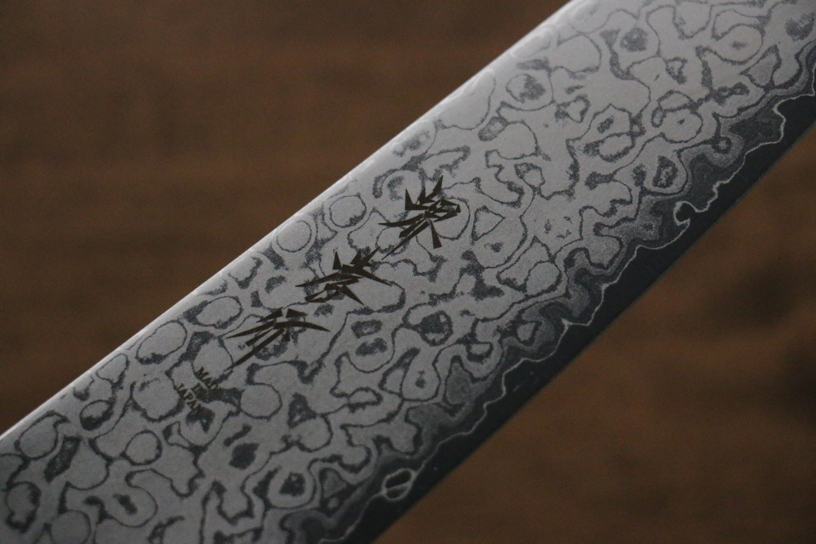 Sakai Takayuki VG10 17 Layer Damascus Mirrored Finish Santoku 165mm - Japanny - Best Japanese Knife