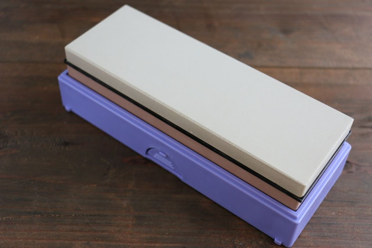 King Two Sided Sharpening Stone with Plastic Base - #800 & #6000 - Japanny - Best Japanese Knife